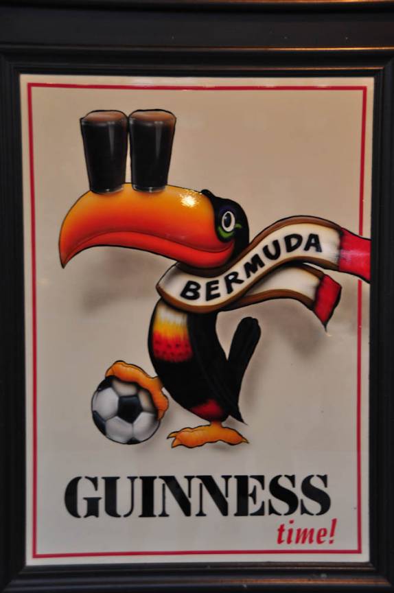 Atrativa propaganda de bar em Hamilton, capital de Bermuda